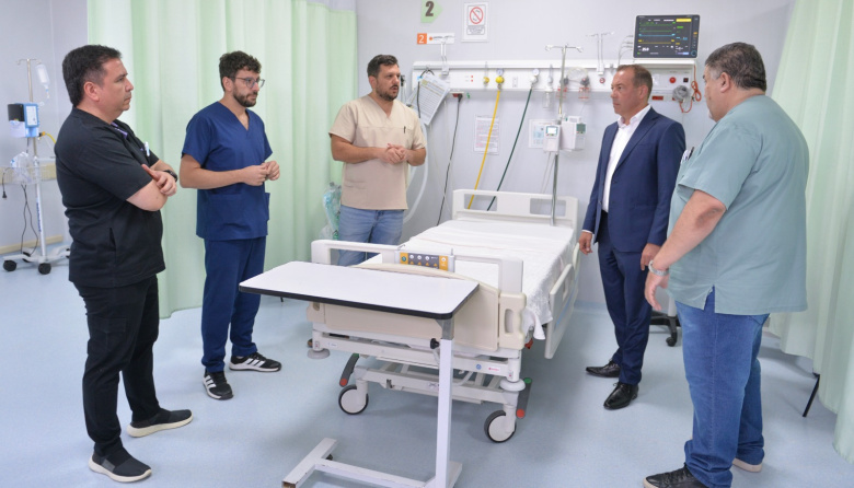 El gobernador Marcelo Orrego anunció más cirugías, menos espera y un sistema que se acerca a cada departamento