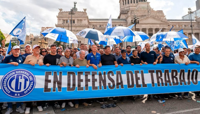 La Cámara del Trabajo revocó la cautelar que frenaba la reforma laboral y restableció la vigencia de 83 artículos
