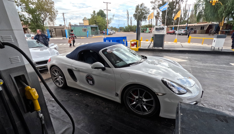 La Gran Carrera 2026 pasó por Jáchal y sorprendió a vecinos al llegar antes de lo previsto en una jornada a puro automovilismo