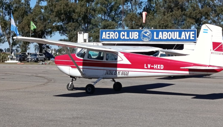 El avión del Aeroclub de Frontera Jáchal participó del 44º aniversario del Bautismo de Fuego de la Fuerza Aérea en Córdoba