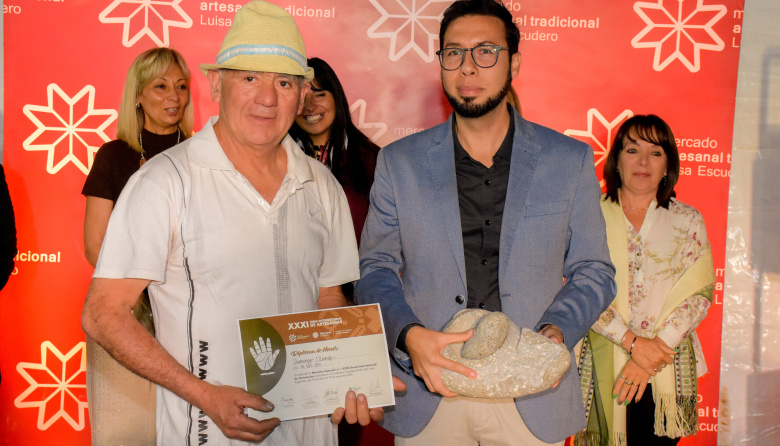 Un artesano jachallero fue distinguido en la Feria Internacional de Artesanías de San Juan por un mortero tallado en piedra