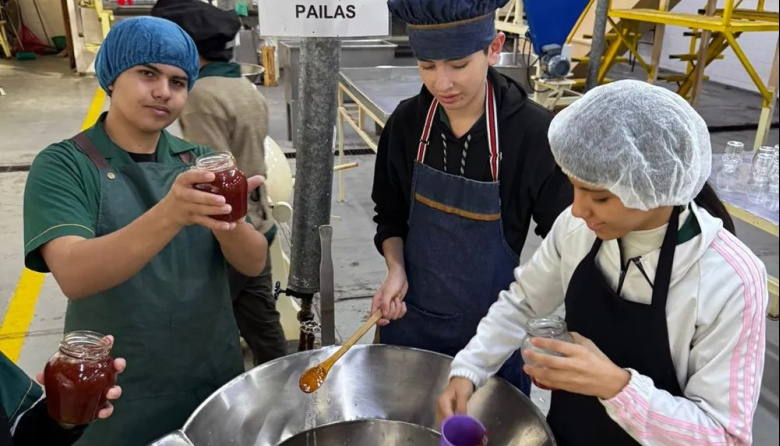 Una escuela de Jáchal revoluciona el universo de las mermeladas con su atractivo proyecto "Entre Ciruelas y Miel"
