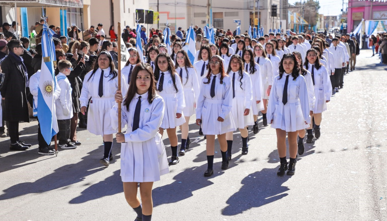 Más de 500 estudiantes protagonizaron la mayor Promesa y Reafirmación de Lealtad a la Bandera realizada en la historia de Jáchal