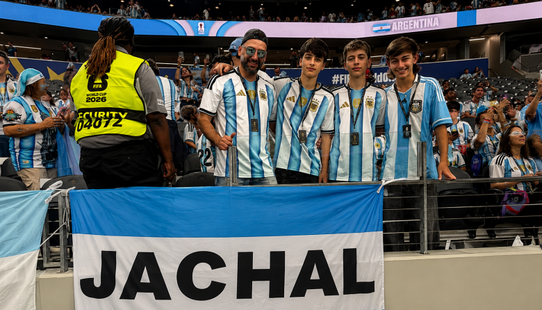 Una bandera de Jáchal emocionó a miles de argentinos en el Mundial 2026 y llevó la identidad del norte sanjuanino hasta Estados Unidos