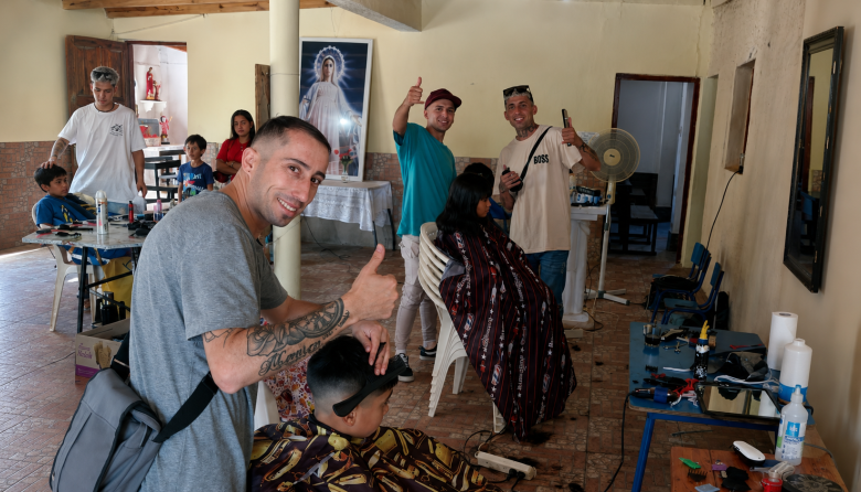 Vuelven las “Tijeritas Solidarias” a Gran China: peluqueros de Jáchal y la zona rural regalarán cortes de cabello a los niños