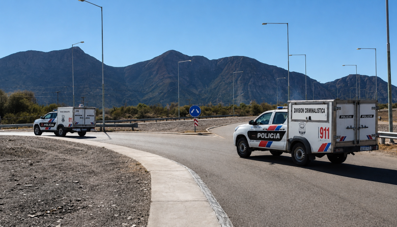 Con lágrimas y aplausos, despidieron el paso de la caravana que trasladó a Rubén Castro y a las otras seis víctimas de la tragedia aérea
