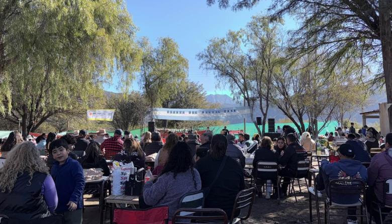 El sabor de la tradición volvió a reunir a familias y turistas en una nueva edición de la “Fiesta del Pastel 2026” en Gran China