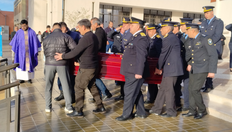 Jáchal despidió al comisario general Rubén Castro, uno de los héroes que perdió la vida en la tragedia aérea de Valle Fértil