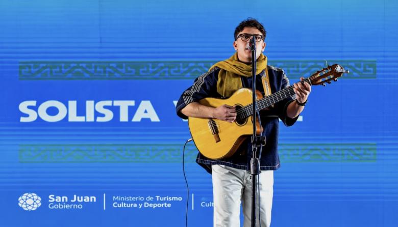 De Jáchal rumbo a Cosquín: Agustín González ganó su lugar para representar a San Juan con las canciones de Buenaventura Luna