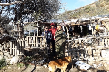 Luego de la nieve asistieron a los pobladores del puesto “Carrizal del Bajo”