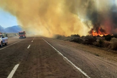 Intenso trabajo para combatir nuevos incendios entre San Roque y Niquivil