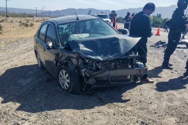 Fuerte colisión en la "Ruta 40 a la altura" de "Campo Afuera" en Albardón