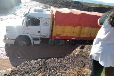 Otra vez la ruta nacional 40 quedó intransitable por varias horas y hubo algunos incidentes