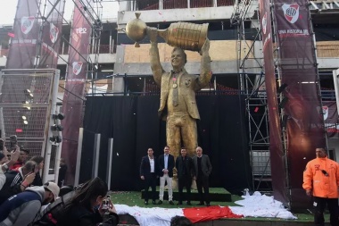 River Plate inauguró oficialmente la estatua en homenaje a Marcelo Gallardo y una multitud lo acompañó