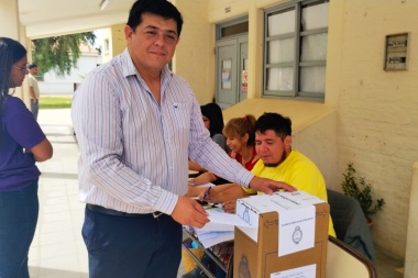 Matías Espejo destacó la importancia del voto para una jornada de celebración democrática