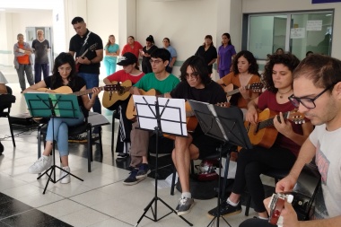 Una serie de “Intervenciones Artísticas Formativas” resaltaron el vínculo entre el arte y el bienestar en el Hospital San Roque