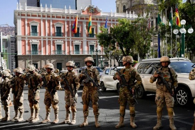 El presidente de Bolivia denunció "movilizaciones irregulares" del Ejército y llama a respetar la democracia