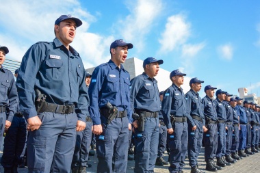 El gobernador Orrego firmó los nombramientos para la incorporación de 197 agentes policiales
