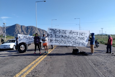 Continúa el reclamo de vecinos desocupados de Jáchal con dos cortes de ruta en San Roque por falta de trabajo