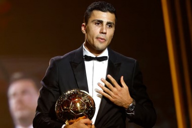 El jugador del Manchester City Rodri ganó el Balón de Oro como mejor futbolista del mundo