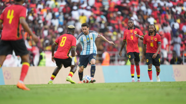 Con goles de Messi y Lautaro Martínez, la Selección Argentina derrotó a Angola en su último partido del año