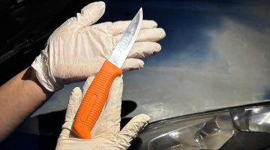 Detuvieron a un hombre en el Anfiteatro Buenaventura Luna tras dañar las cubiertas de un auto con u cuchillo