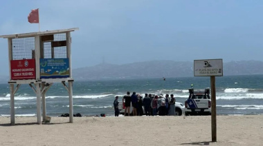 Cinco jóvenes sanjuaninos fueron arrastrados por el mar en La Serena y un adolescente de 17 años sigue desaparecido
