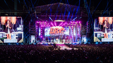 A pesar del viento, San Juan bailó al ritmo del cuarteto en la primera noche de la Fiesta Nacional del Sol 2025