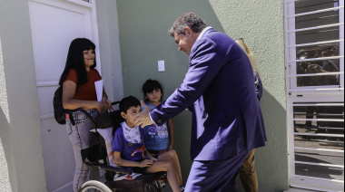 El gobernador Marcelo Orrego realizó la entrega de viviendas del Barrio Valle Grande Norte, en Rawson
