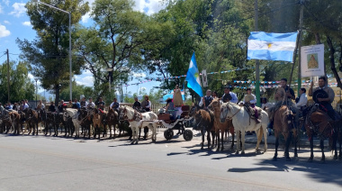 Con una emotiva peregrinación a caballo, las agrupaciones gauchas de Jáchal acompañaron a Nuestra Señora de Andacollo