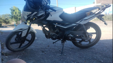 Robaron una moto en una transitada esquina de Jáchal y apelan a la solidaridad de los vecinos para recuperarla