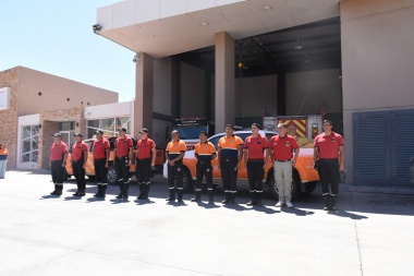 Regresaron los bomberos sanjuaninos que colaboraron en El Bolsón y fueron recibidos con honores