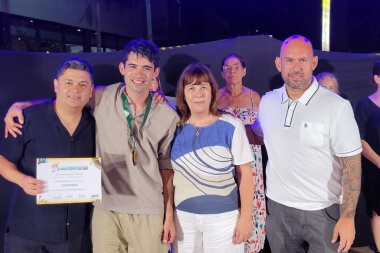 Nicolás Balmaceda se consagró ganador del Prefestival Nacional de Baradero 2025 en Canción Inédita