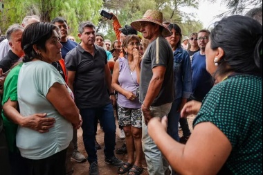 El gobernador Orrego recorrió Jáchal y coordinó asistencia para los damnificados por los recientes temporales