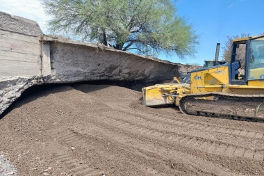 Después del temporal trabajan para despejar cauces y repara obras dañadas por las crecientes en Jáchal y Albardón