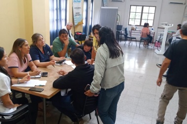 Personal del Hospital San Roque realizó un operativo en el Estadio Papa Francisco para asistir a familias evacuadas