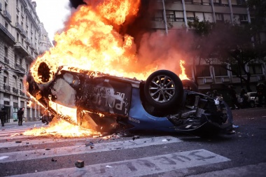 La marcha por los jubilados terminó con graves incidentes, hubo destrozos, heridos y 124 detenidos