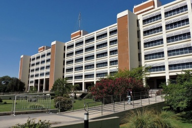 Confirmaron una suma fija de $80.000 y 3,7% de aumento para los estatales no docentes de San Juan