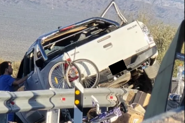 Violento accidente sobre Ruta 40, una camioneta terminó dañada tras salirse del camino entre Talacasto y Mogna