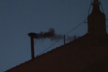 Fumata negra en el Vaticano, no hubo acuerdo tras la primera votación del Cónclave