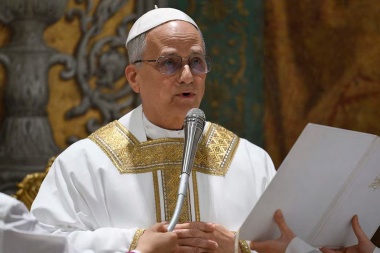 En su primera homilía, el papa León XIV citó palabras de Francisco y pidió tomar a Jesús como modelo