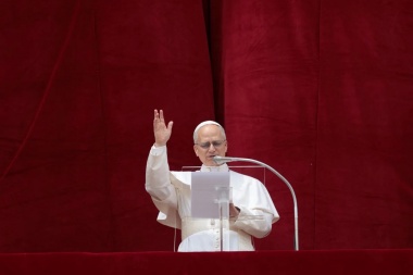 León XIV llamó a los “grandes hombres del mundo” a detener la guerra durante la oración Regina Coeli