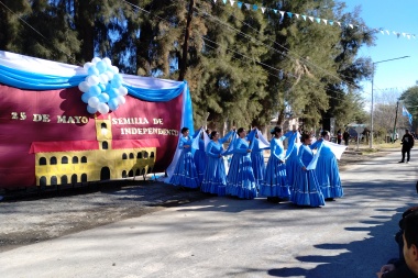 Video: En Otra Banda se celebró con orgullo el 215° aniversario de la Revolución de Mayo