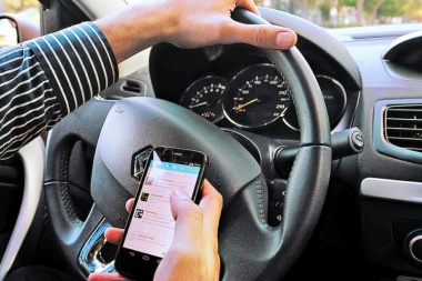 GRAVE: El uso del celular mientras se conduce es la principal causa de accidentes en Argentina