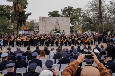 San Juan celebró los 463 años de su fundación con un emotivo acto en la histórica plaza Juan Jufré