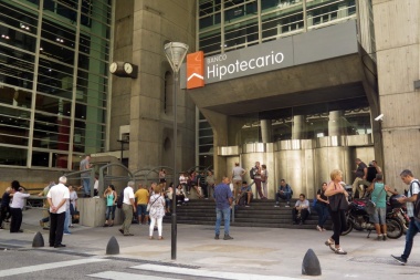 Bancarios confirmaron un acuerdo de aumento salarial en línea con la inflación y el básico supera $1.850.000