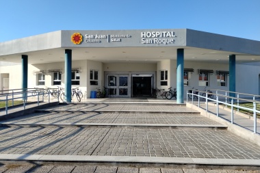 Volcó un auto en RN 40: Madre, hija y conductor fueron trasladados preventivamente a hospitales de Jáchal y Albardón