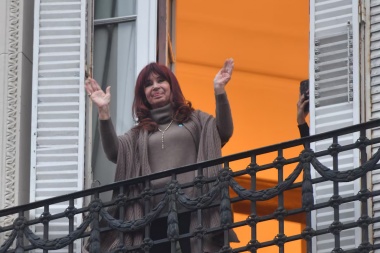 La Justicia confirmó que CFK podrá salir al balcón de su departamento durante la prisión domiciliaria