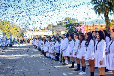 Más de 500 estudiantes de Jáchal prometieron lealtad a la Bandera en un emotivo acto en la Plaza San Martín