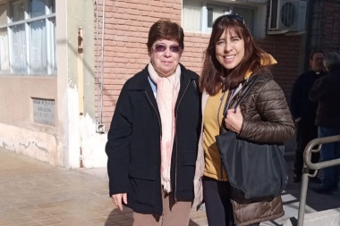 Cáritas lanzó una campaña en Jáchal para reemplazar las bolsas plásticas por bolsos confeccionados con ropa reciclada